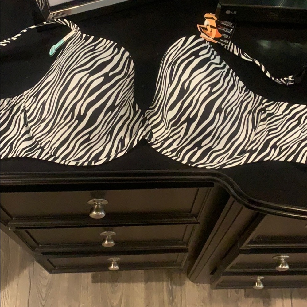 Zebra bra size 34DD never worn